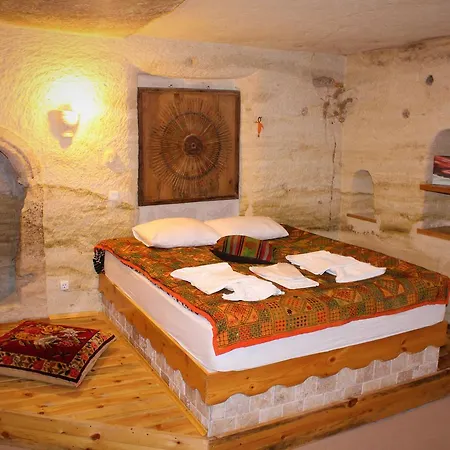 Natureland Cave Bed & Breakfast *