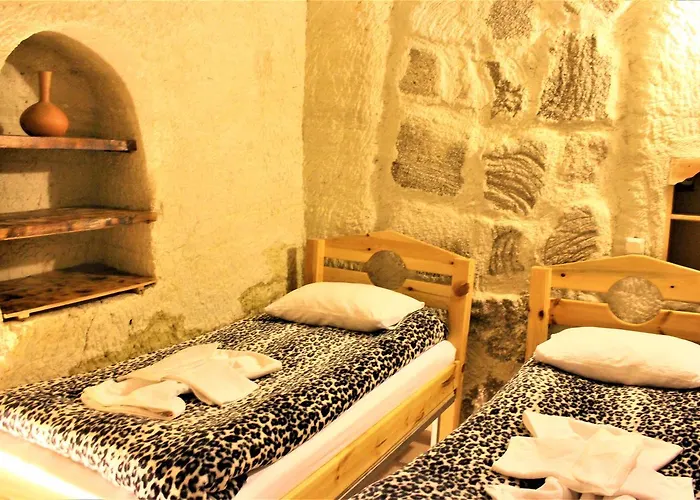 Natureland Cave Bed & Breakfast *